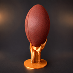 Rückansicht des goldenen Football-Halters mit rundem Sockel