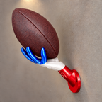 Dreifarbiger Football Ballhalter für die Wand, schräge Ansicht