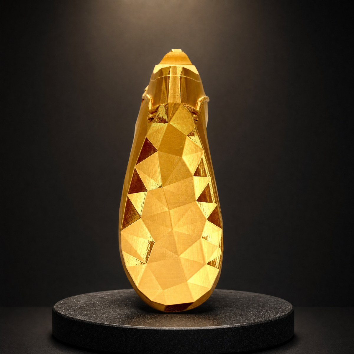 Goldener Low-Poly-Fußballschuh-Wandhalter in Draufsicht